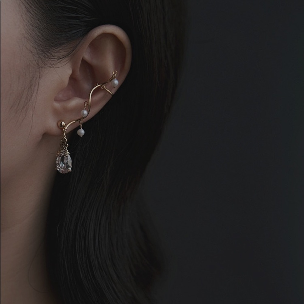 Handmade faux pearl crystal earring/ earcuff